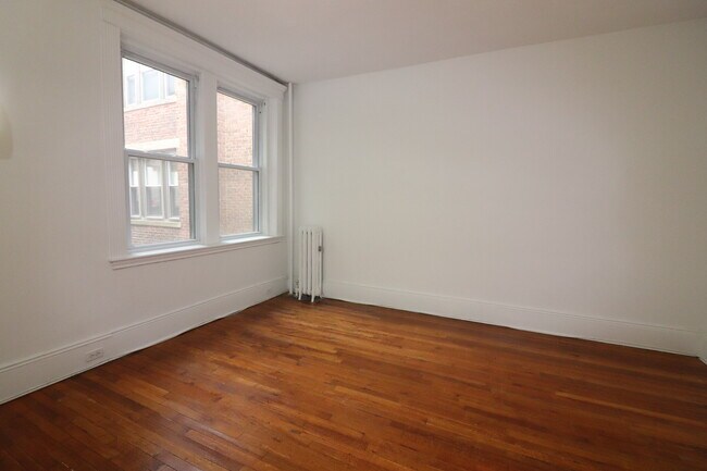 Building Photo - 25 Parkman St