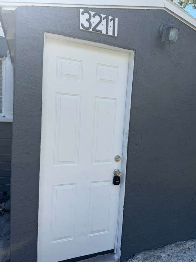 Building Photo - 1 Bedroom Home