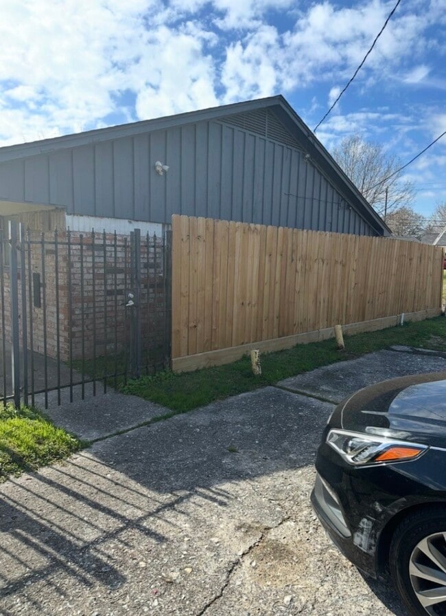 Building Photo - 4210 Kewanee St