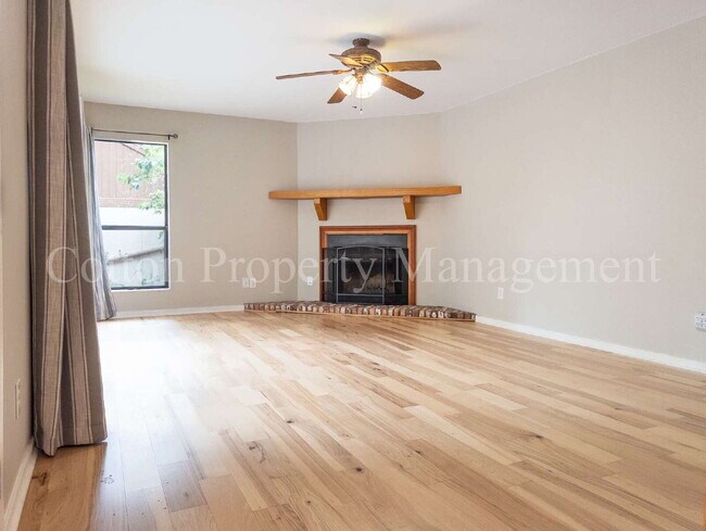 Building Photo - 2030 Albert Cir