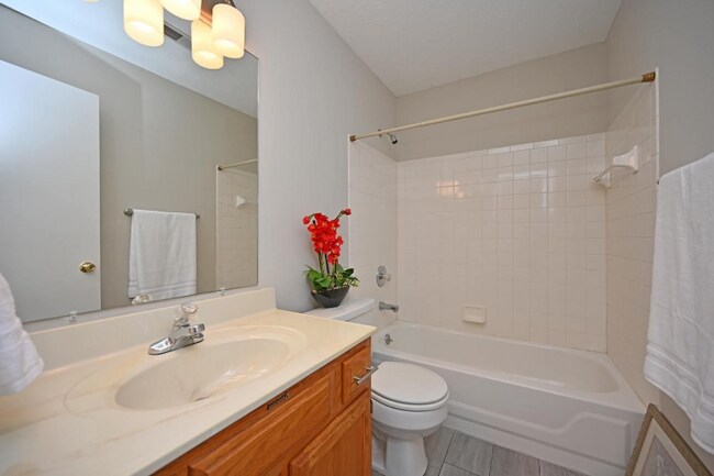 Building Photo - 8900 Eagleview Dr