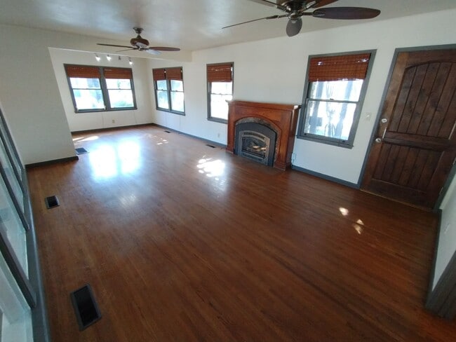 Building Photo - 210 Covena Ave