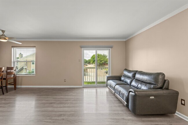 Foto del edificio - 2750 Holly Hall St
