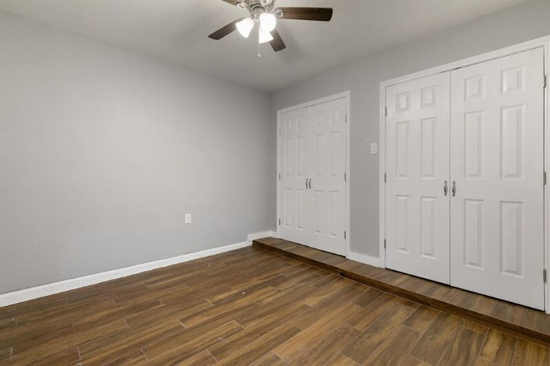 Foto del edificio - 8814 Pine Forest Dr