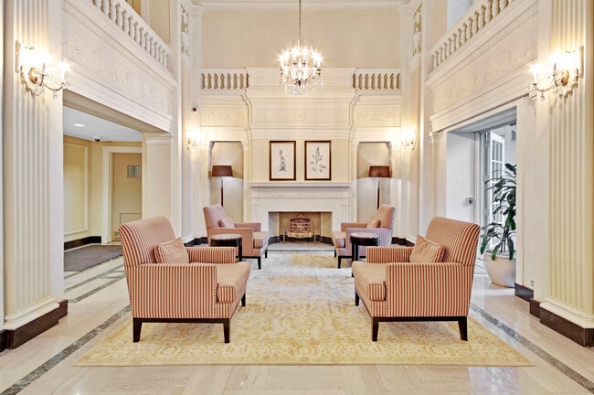 Lobby - 3520 N Lake Shore Dr