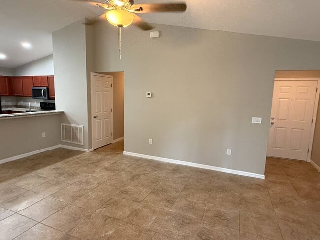 Building Photo - 4819 Summerfield Cir