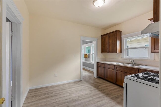 Building Photo - Single-family home with flexible leases - ...