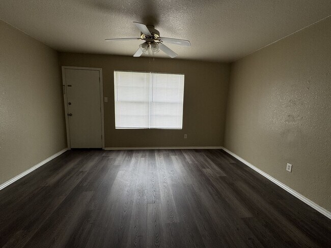 Building Photo - 4406 Deek Dr