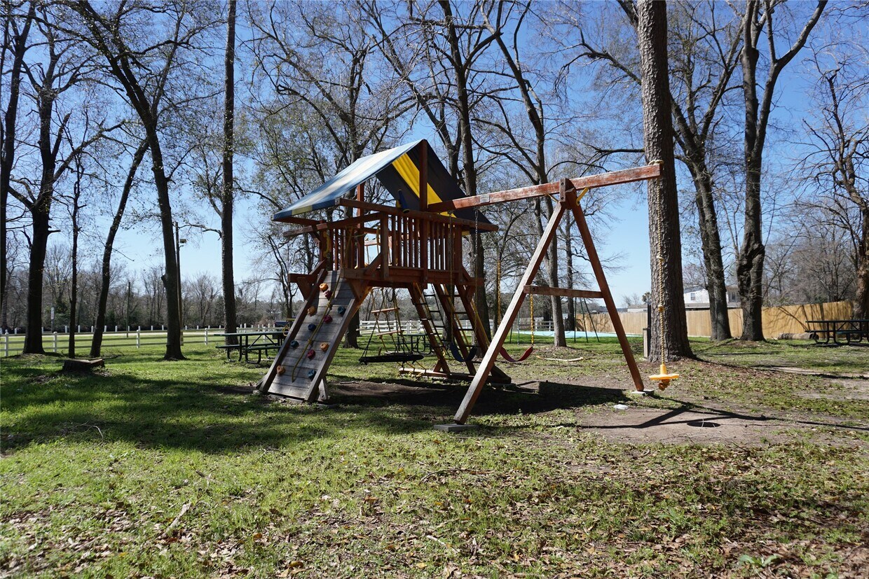 Building Photo - 11751 White Cedar St
