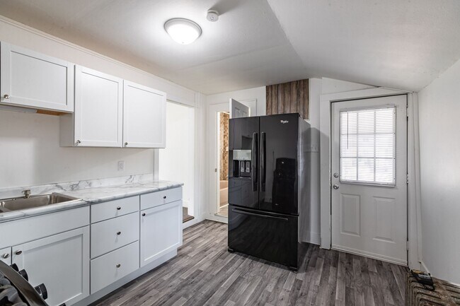Foto del edificio - Renovated 2 Bedroom House