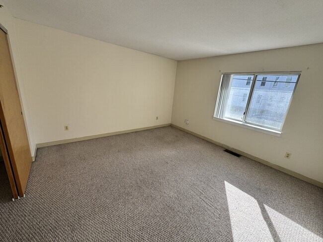 Foto del edificio - 142 North Beacon St