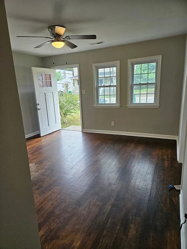 Building Photo - 1343 Hinton St
