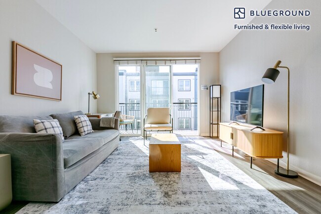 Foto del edificio - 5684 Bay St