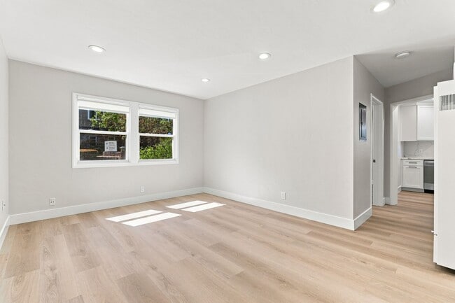 Building Photo - 20430 Saratoga-Los Gatos Rd