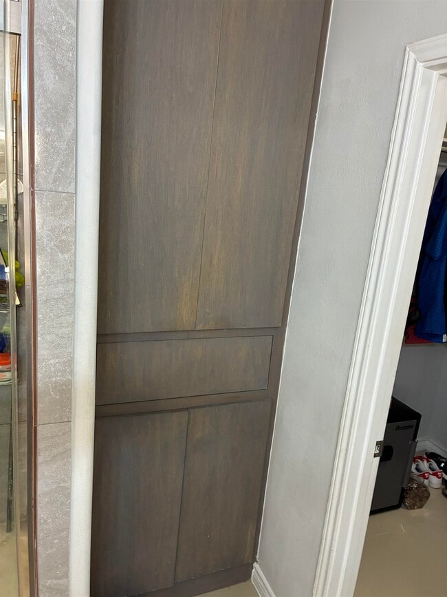 Building Photo - 1622 Bilbao Drive