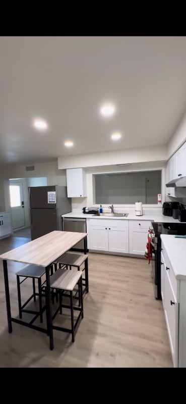 Building Photo - 2222 W Morningside Dr