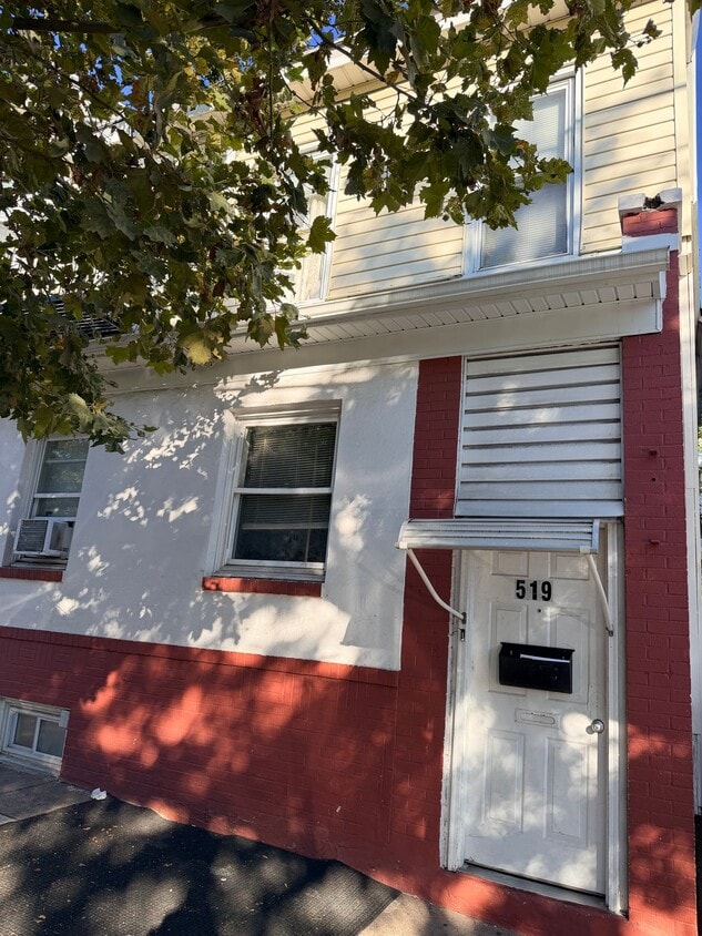 Building Photo - 519 Union Ave