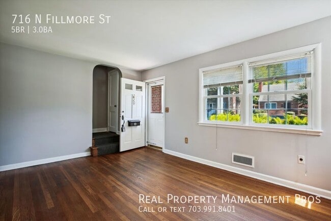 Building Photo - 716 N Fillmore St