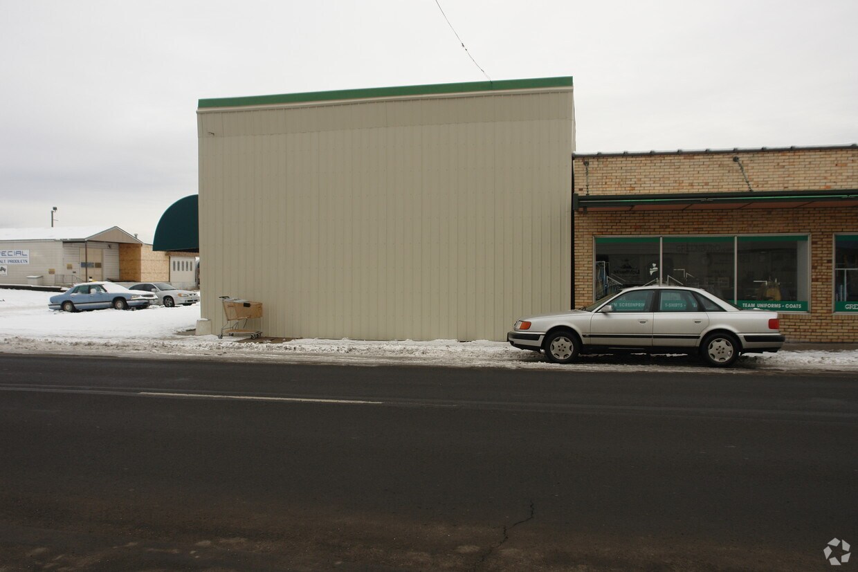 Building Photo - 5224 N Market St
