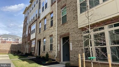 Building Photo - 2528 VERONA Pl