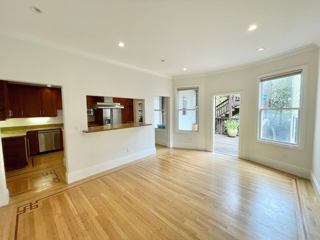 Primary Photo - 3BR/2BA Immaculate Inner Richmond Flat. Pa...