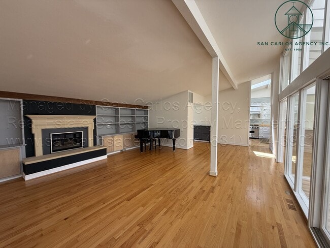 Foto del edificio - Spacious Five Bedroom Carmel Knolls Home