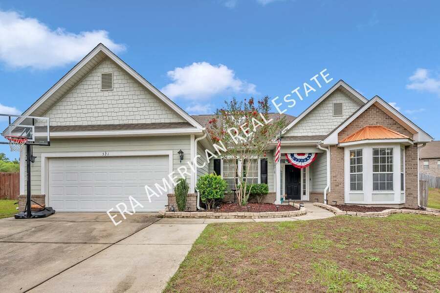 Primary Photo - 321 Scotch Pine Ln