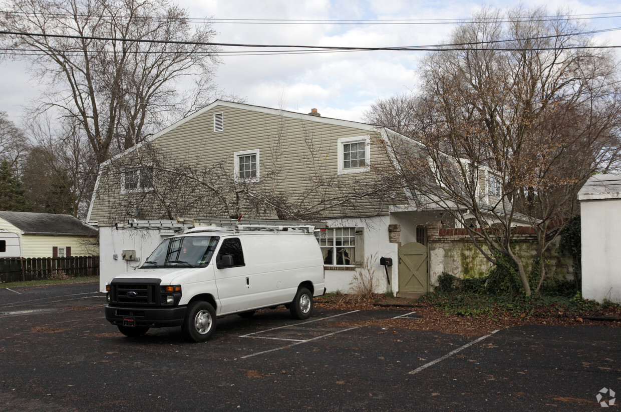 Building Photo - 176 York Rd