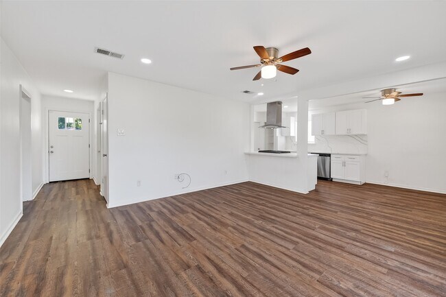 Foto del edificio - 23567 Pine Forest Dr
