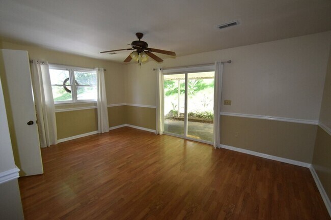 Foto del edificio - 3 Bedroom, 1.5 Bathroom Home for Rent in B...