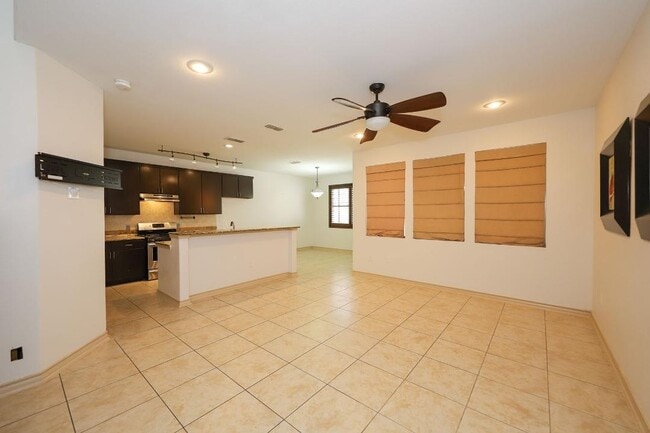 Building Photo - 9813 Sandhill Dr