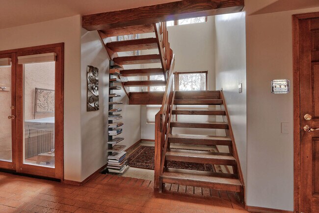 Building Photo - OLD TOWN AMAZING 2 Bedroom 2/Story 1475/SF Townhouse