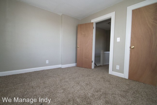 Building Photo - 937 N Gladstone Ave