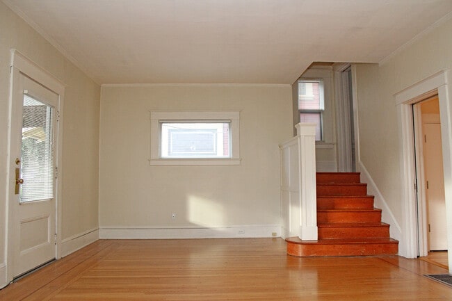 Building Photo - 1902 NE 12th Ave