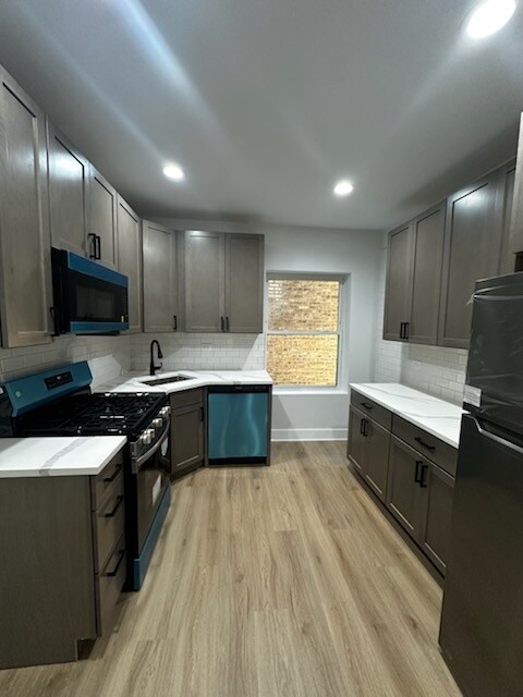 Foto del edificio - 5504 N Kimball Ave