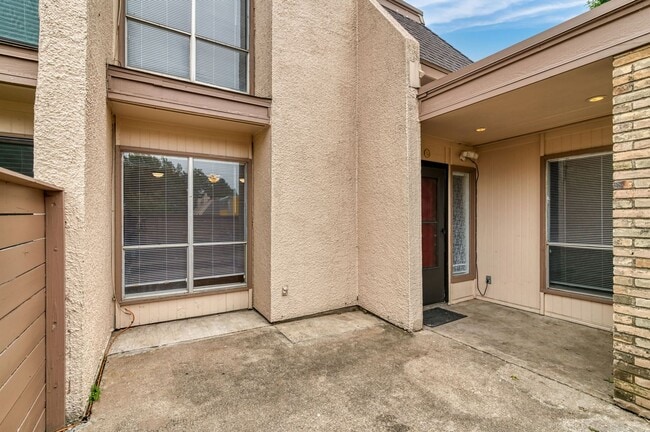 Building Photo - 3121 Park Ln