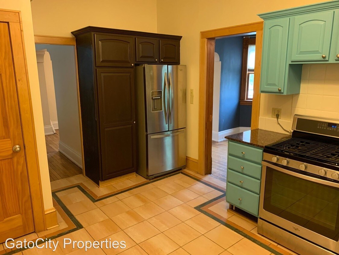 Primary Photo - 2 br, 1 bath Apartment - 624 E Pleasant St