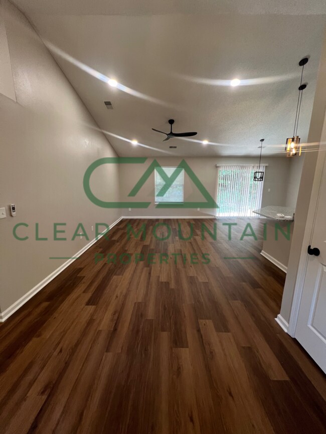 Foto del edificio - 3 Bedroom Updated Single Family Home