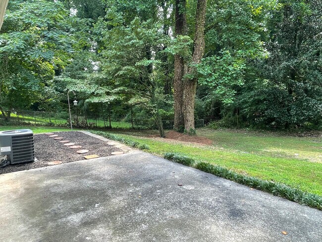 garden area - 35 Simpson Dr NE
