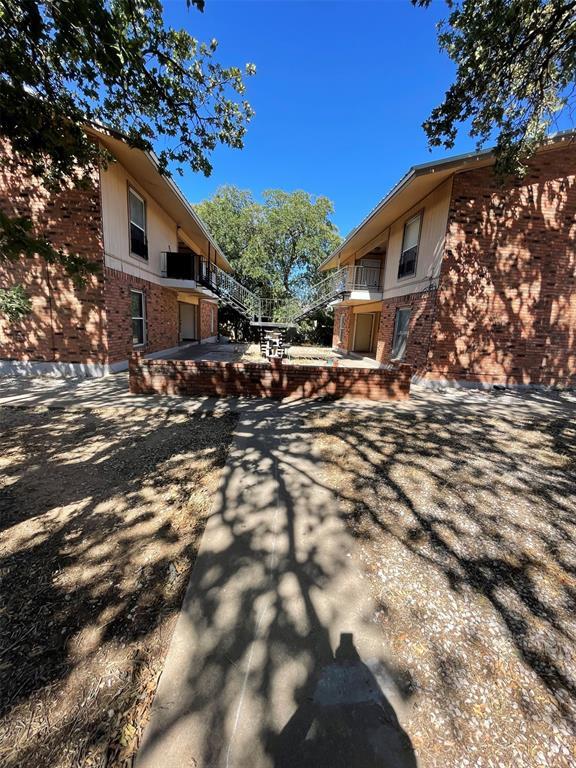 Building Photo - 208 N Vandeveer St