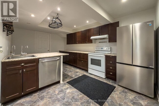 Building Photo - 4 Cutting Dr