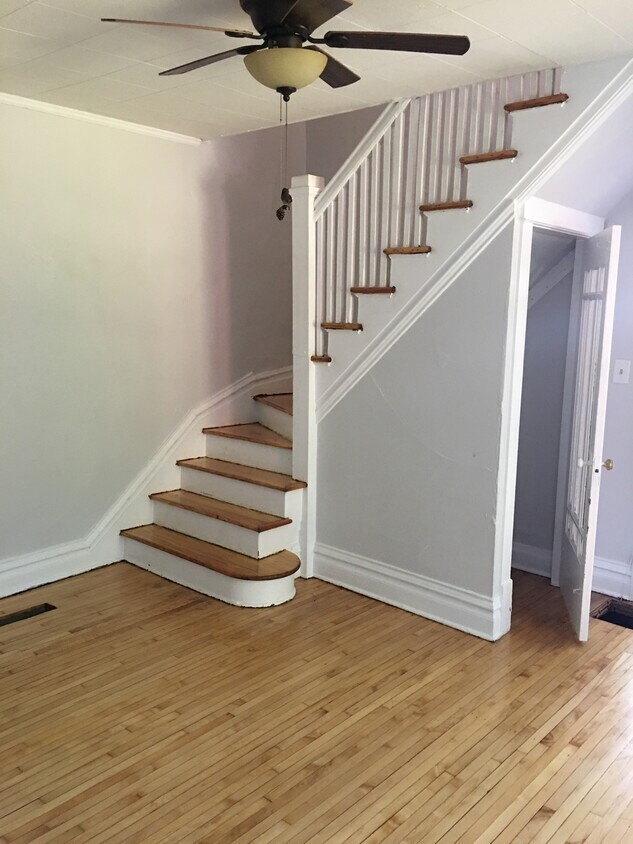 Primary Photo - 723 1/2 E 5th St