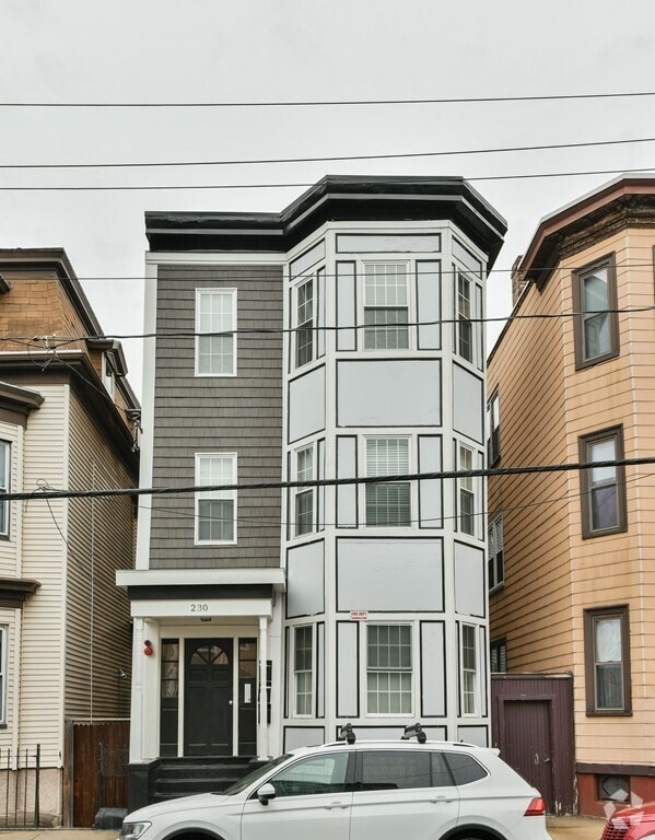 Building Photo - 231 Saratoga St