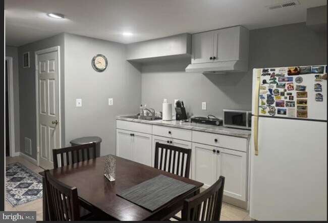 Foto del edificio - 5710 Dannys Pl