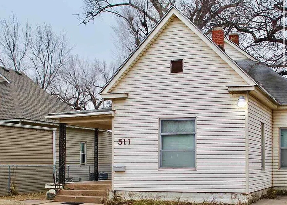 Primary Photo - Affordable 3 Bedroom 1.5 Bath in Hutchinson