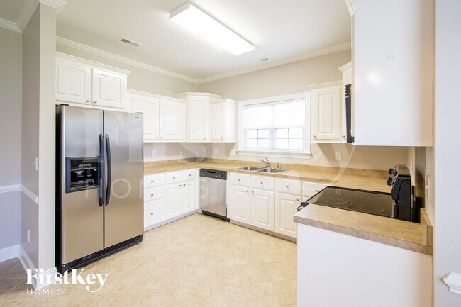 Foto del edificio - 7648 Fayetteville Rd