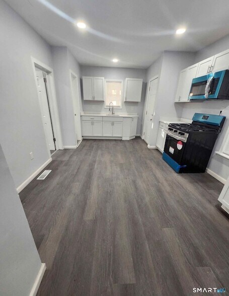 Foto del edificio - 1857 Central Ave