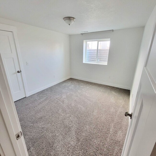 Foto del edificio - 2496 W Glover Ln