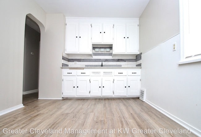 Building Photo - 3 br, 1.5 bath House - 4461 W. 137th Street