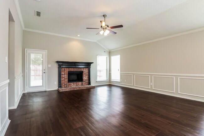 Foto del edificio - 2844 Claremont Dr